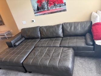 Sectional couch (Black)