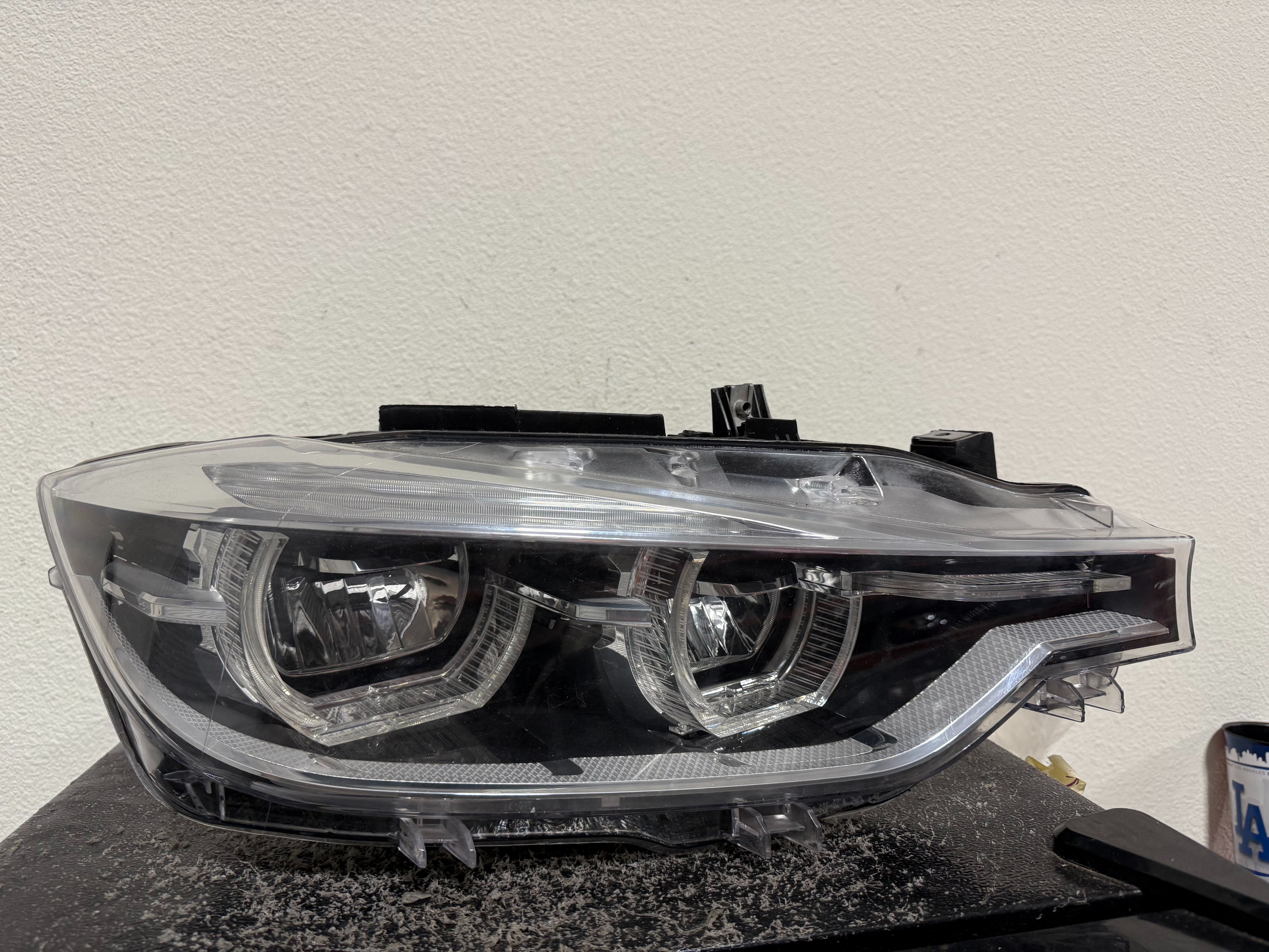 BMW 3 SERIES RIGHT HEADLIGHT 2017