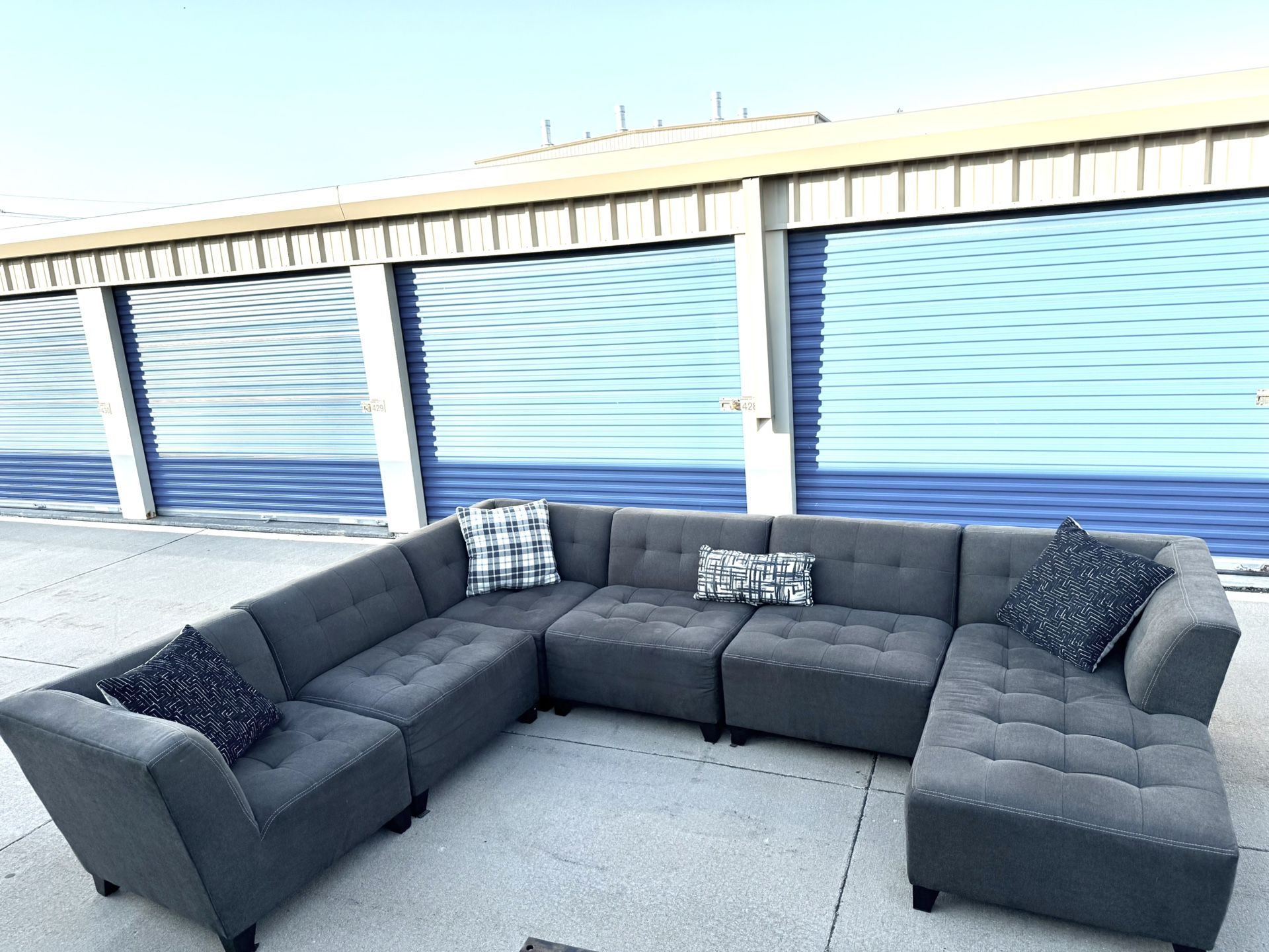 DELIVERY AVAILABLE 🚚🚛🚚 Beautiful 6 Piece Jonathan Louis Modular Sectional