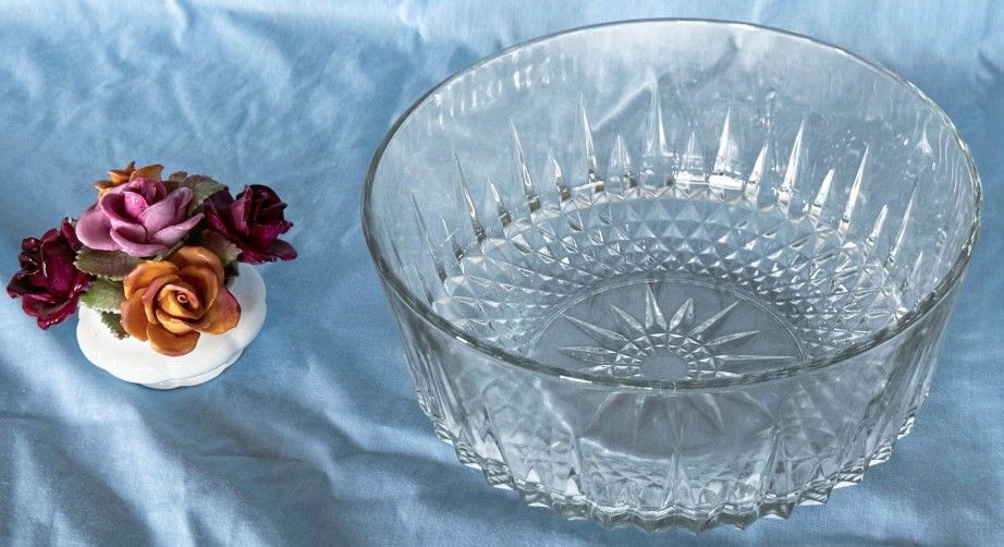 Arcoroc Crystal Serving Bowl Diamant Starbust Pattern. Vintage. Made in France