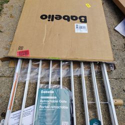 $5 ( NEW) " BABELIO" RETRACTABLE GATE PORTATIL.
