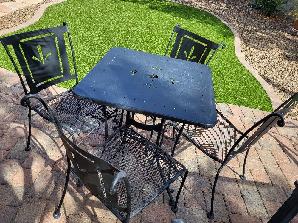Bistro Table With Four Chairs