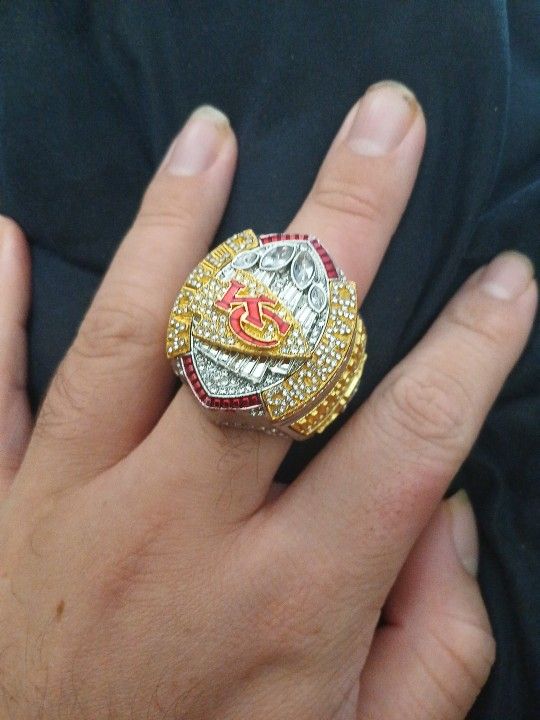 Size 13 KANSAS CITY CHIEFS PATRICK MAHOMES SUPERBOWL PAPERWEIGHT HINGED TOP.