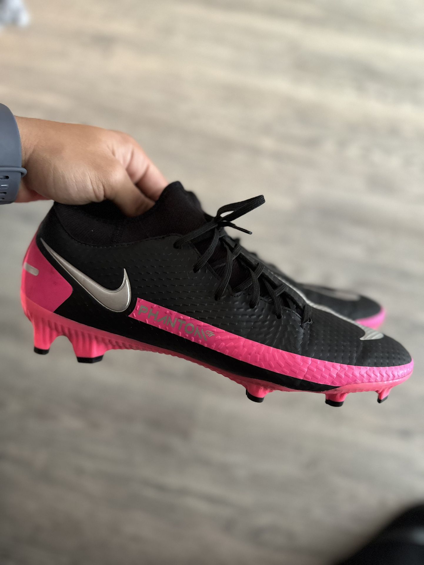 Nike Soccer Shoes (Used 2-4 Times) Size 9