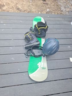 14tcm liquid smowboard K2 noots size 5 helmet
