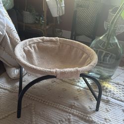 LOW PRICE MOVING- CAT BED