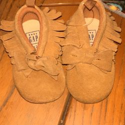 Baby Gap”- Baby Moccasins Size 0-12 Moths
