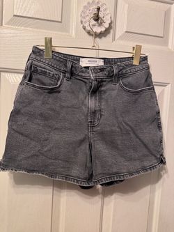 Hollister Ultra High-Rise 90s Short Size 6/W28