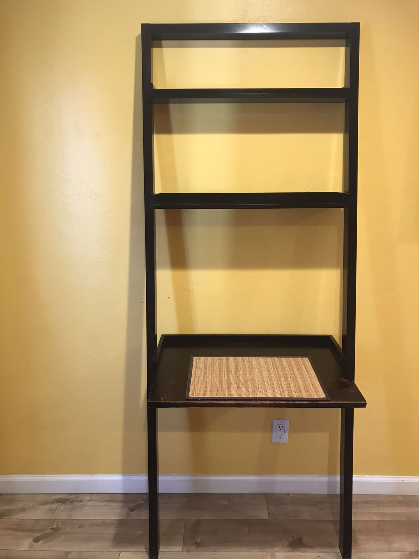 📕Crate and Barrel Ladder Desk / book shelf 🗂