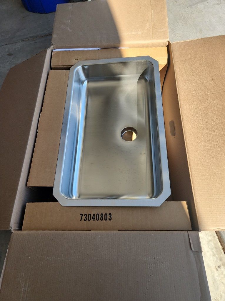 Elkay Sink 28x16 Sink