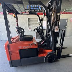 Forklift Toyota Electric 