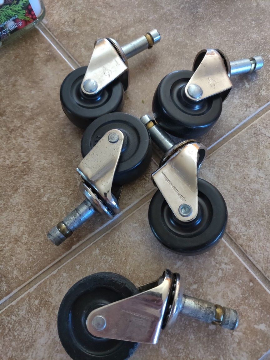 Casters for Amplifier (one extra)