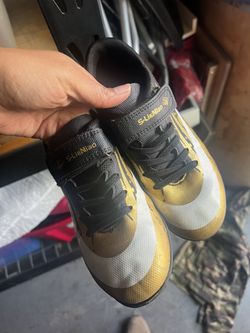 Indoor soccer shoes size 1c