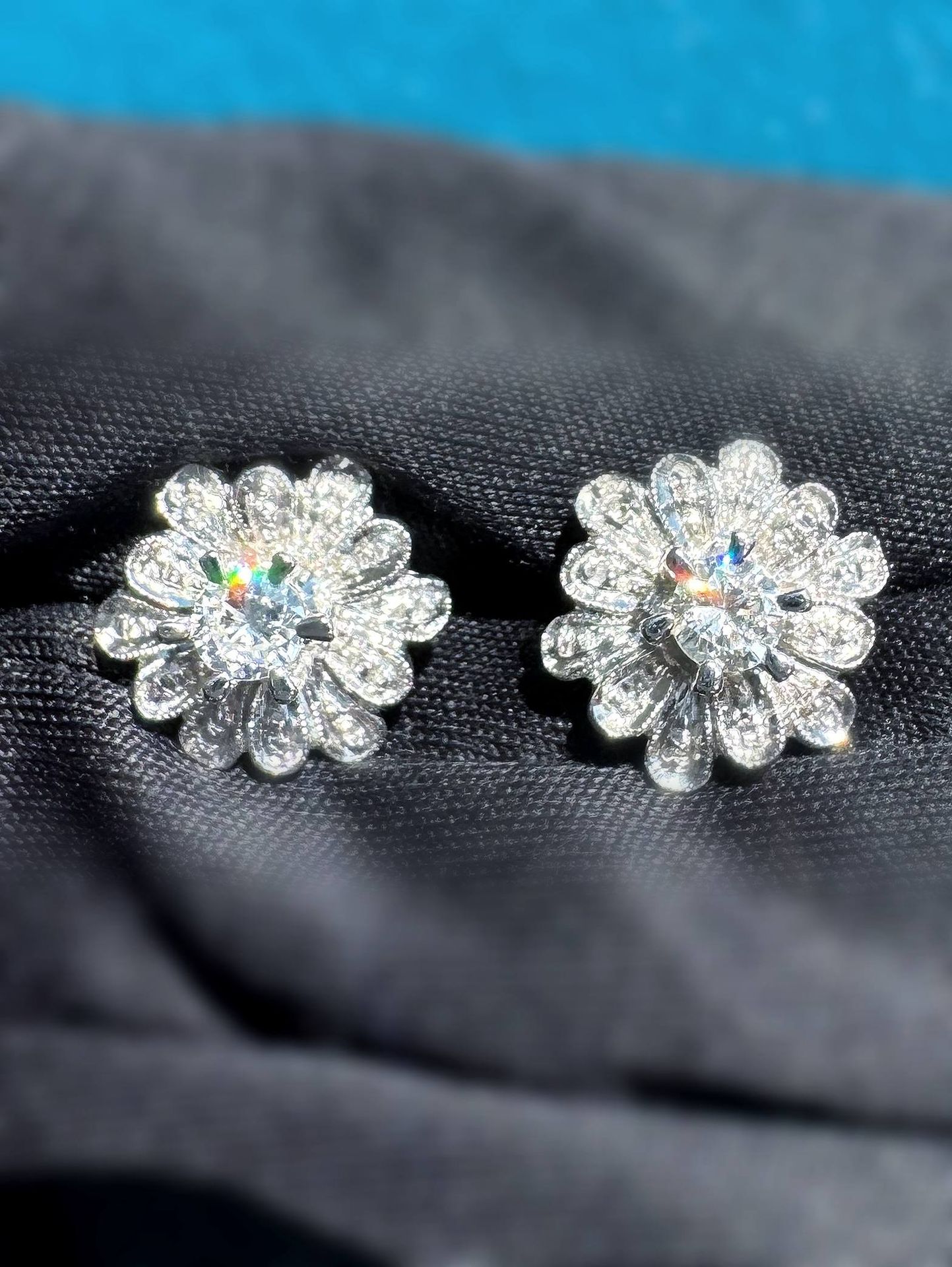 Vintage Art Deco Italy 18k white gold 0.35CTW natural diamond flower design stud earrings