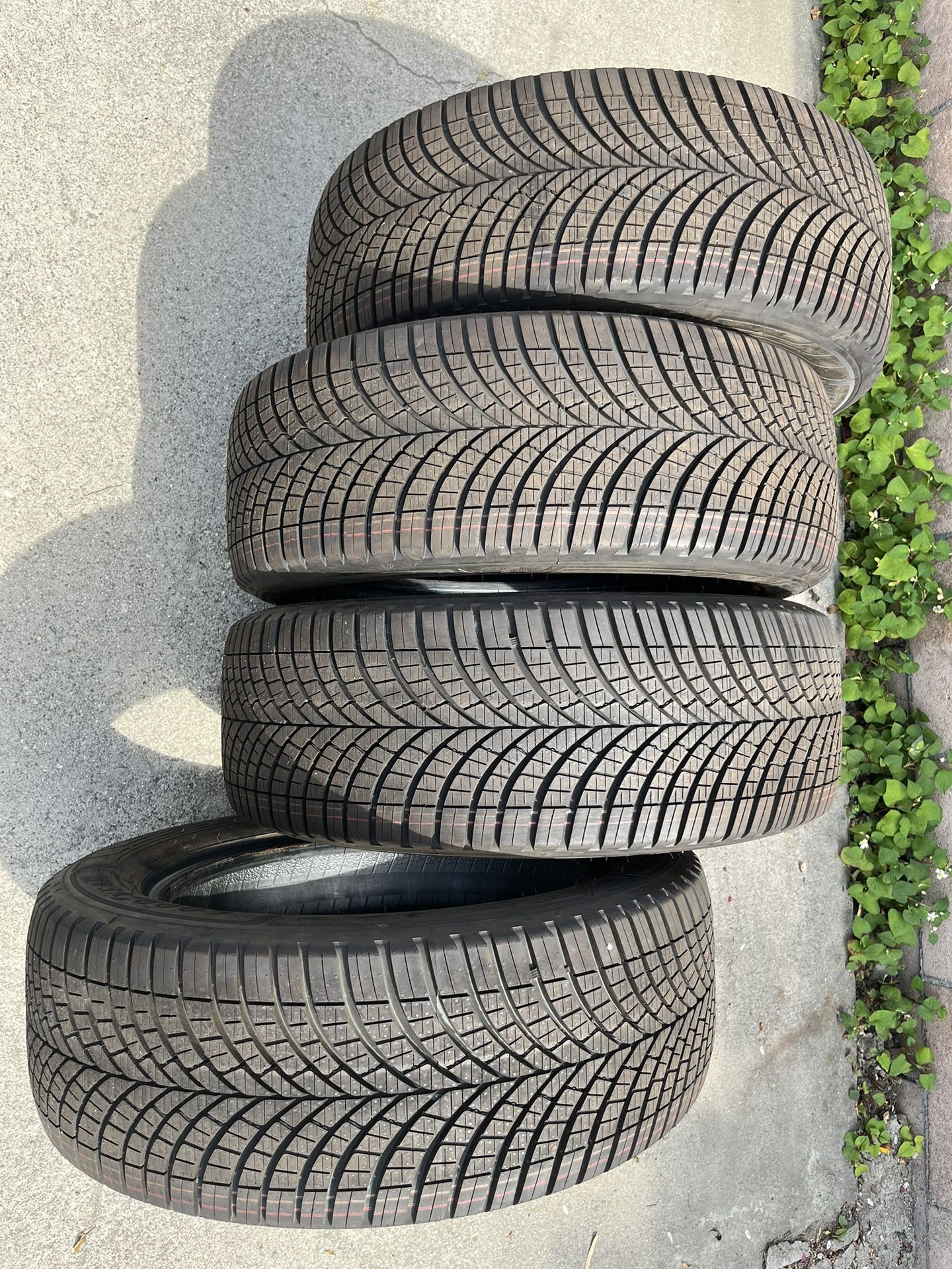 GOODYEAR 225/55/17 Vector 4 Seasons Tires New