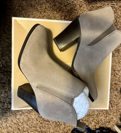 Michael Kors Brady bootie Color Dune 5.5 New!