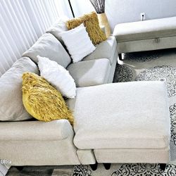 !Excellent condition! 3-piece,( sofa bed), the chaise can be placed on either side, reversible cushions, firm and comfortable, ottoman with larg