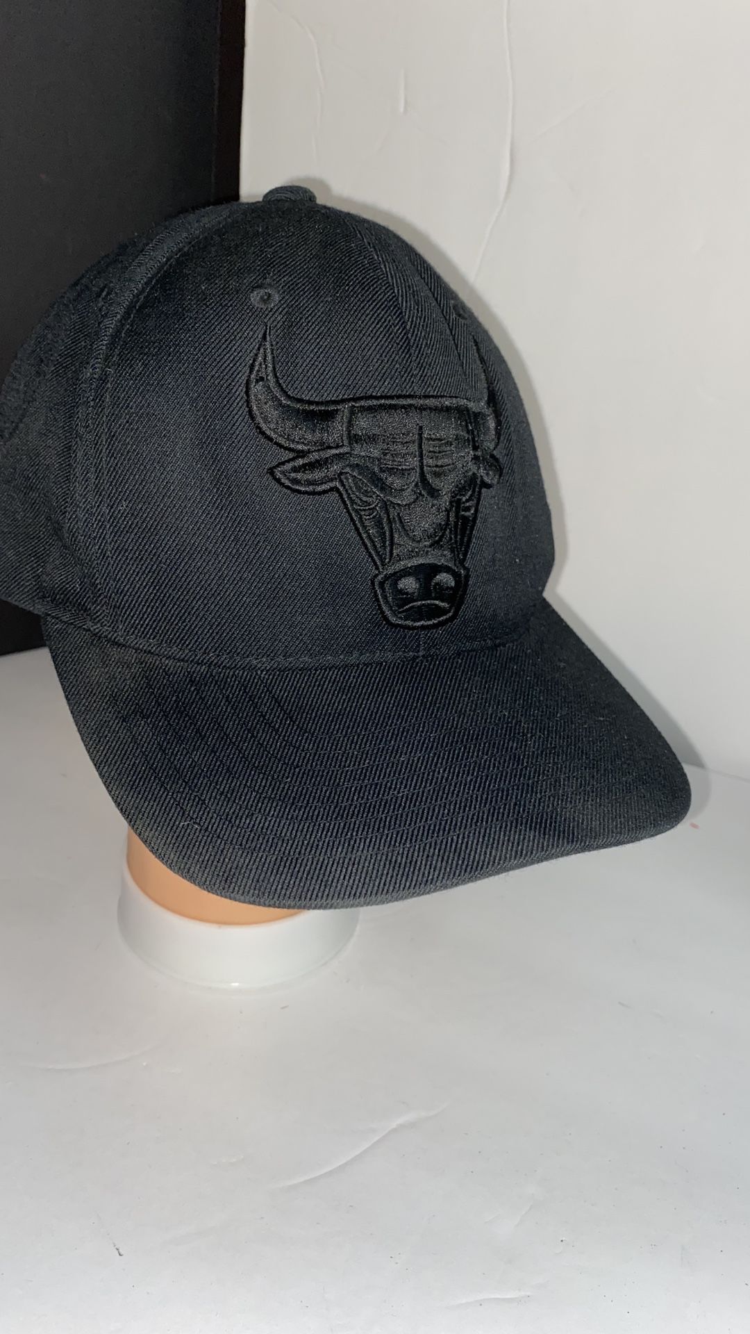 Bulls triple black SnapBack Mitchell & Ness hat