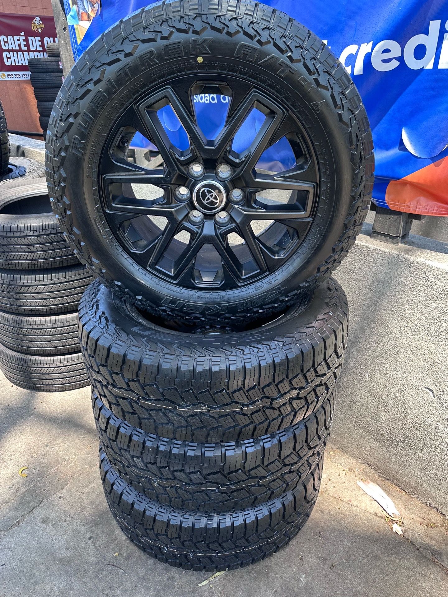 Wheeles Toyota 20x8 tire falken rubitrek A/T 01 275/60R20