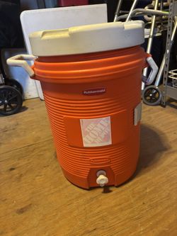Rubbermaid Cooler