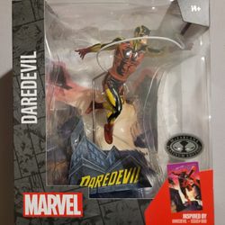 Daredevil 1:10 Scale With Daredevil #600 Scene.