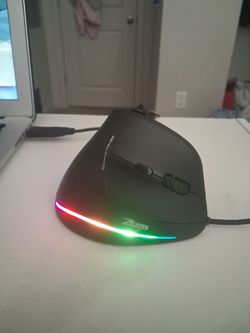 Vertical ergonomic gaming mouse