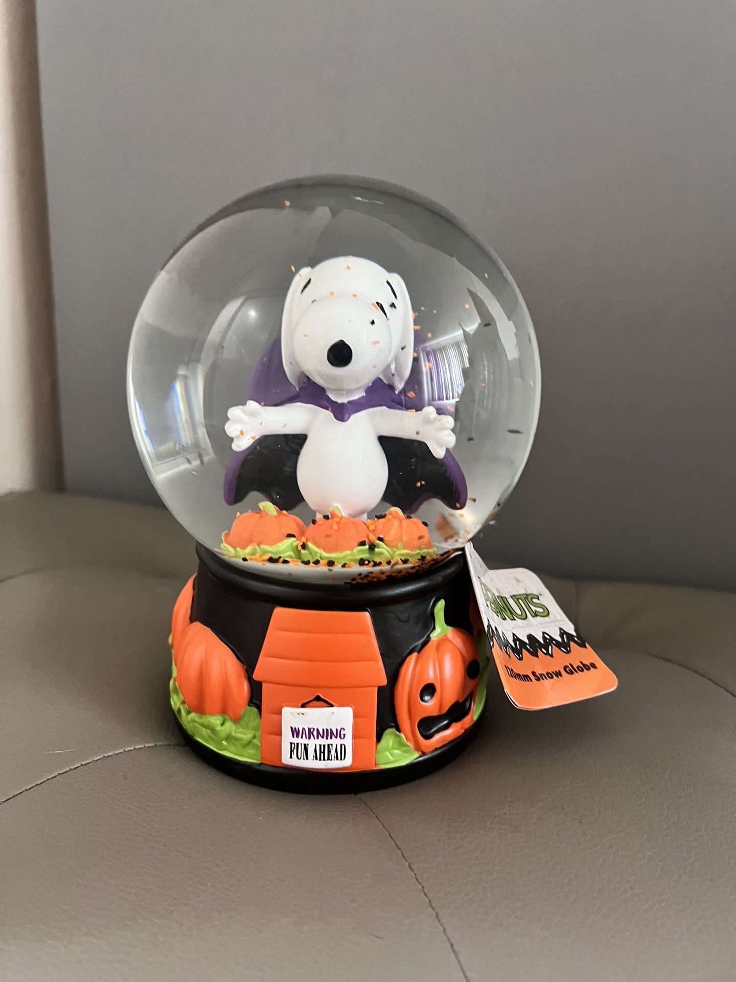 Snoopy Peanuts Halloween Musical Water Vampire Costume Snow globe Ruz 2024