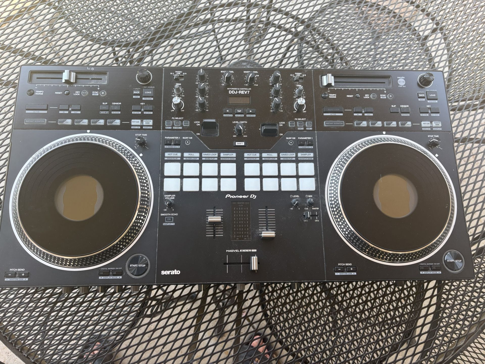 Pioneer DJ DDJ-REV7, DJ Turntable, Equipment