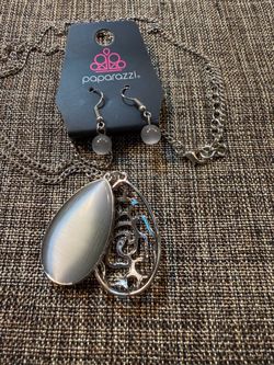 Cat Eye Teardrop Paparazzi Pendant Necklace & Earrings with Silver Filigree 38"