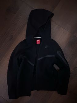 Black small Nike tech