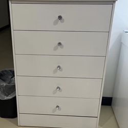 5 Drawer Dresser With Diamond Knobs 