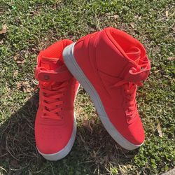 Fila Vulc 13 - Red  - Men's 9  Excellent Condition. Clean, well cared for, lots of life left. Ready for pickup.