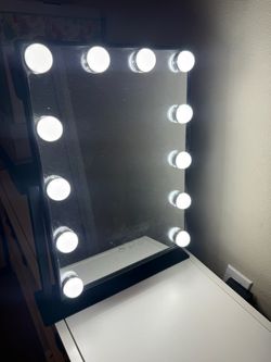 Hollywood Vanity Mirror with LED Bulbs