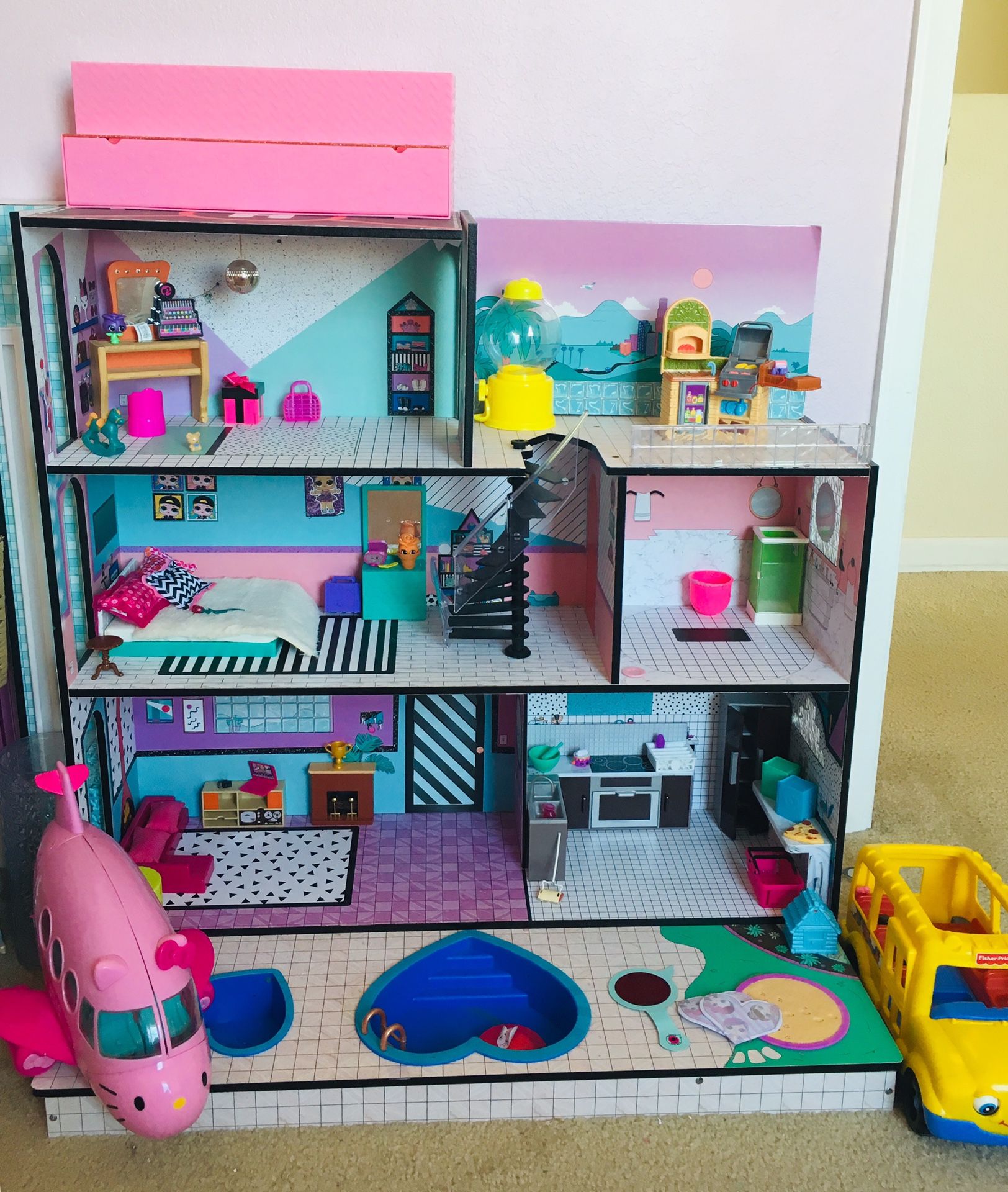 Lol doll surprise dollhouse with lots of extras