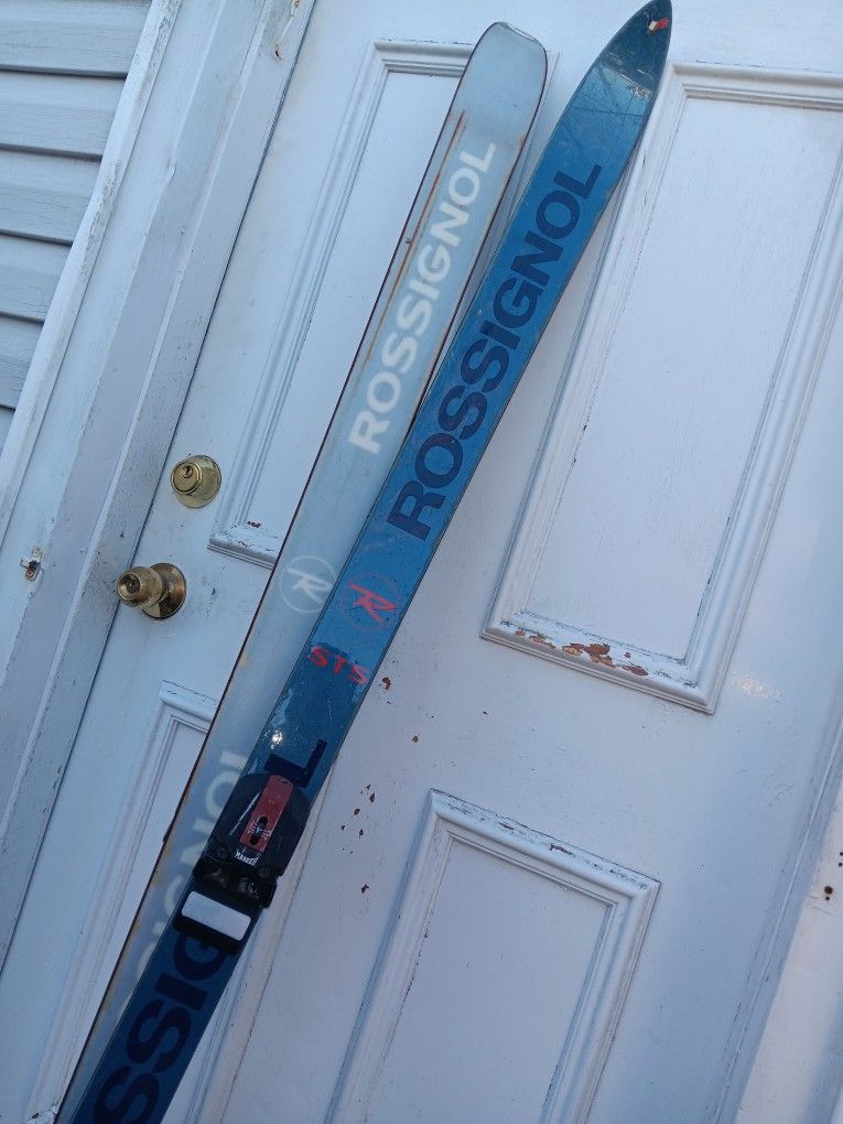 ROSSIGNOL SKIS $80