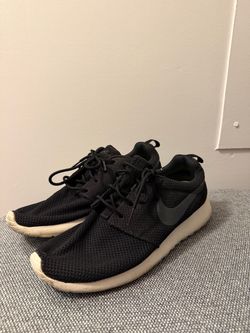 Nike Roshe One Men’s 7.5 / Women’s 9