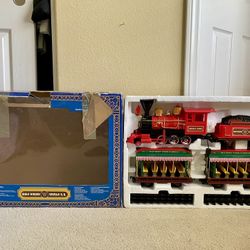 Walt Disney World Railroad RR Train Set With Tracks 60080 "Missing Character"