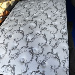 Full size Mattress - Pottery barn 