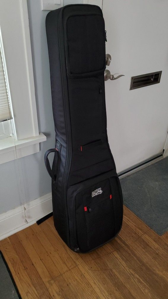 Gator Cases Pro-Go, Holds 2 bass guitars (G-PG BASS 2x)