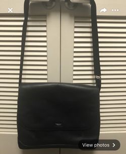 Black Tumi laptop bag
