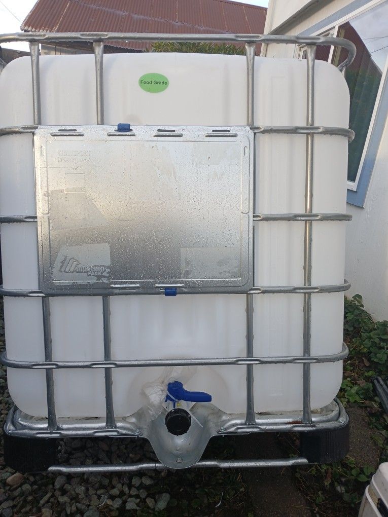 IBC Water Tank 275 Gallon BRAN NEW