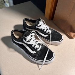 Black and white Vans Old Skool trainers Size 9.5 Streetwear