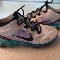 Women's Sz 7.5 Nike vapormax