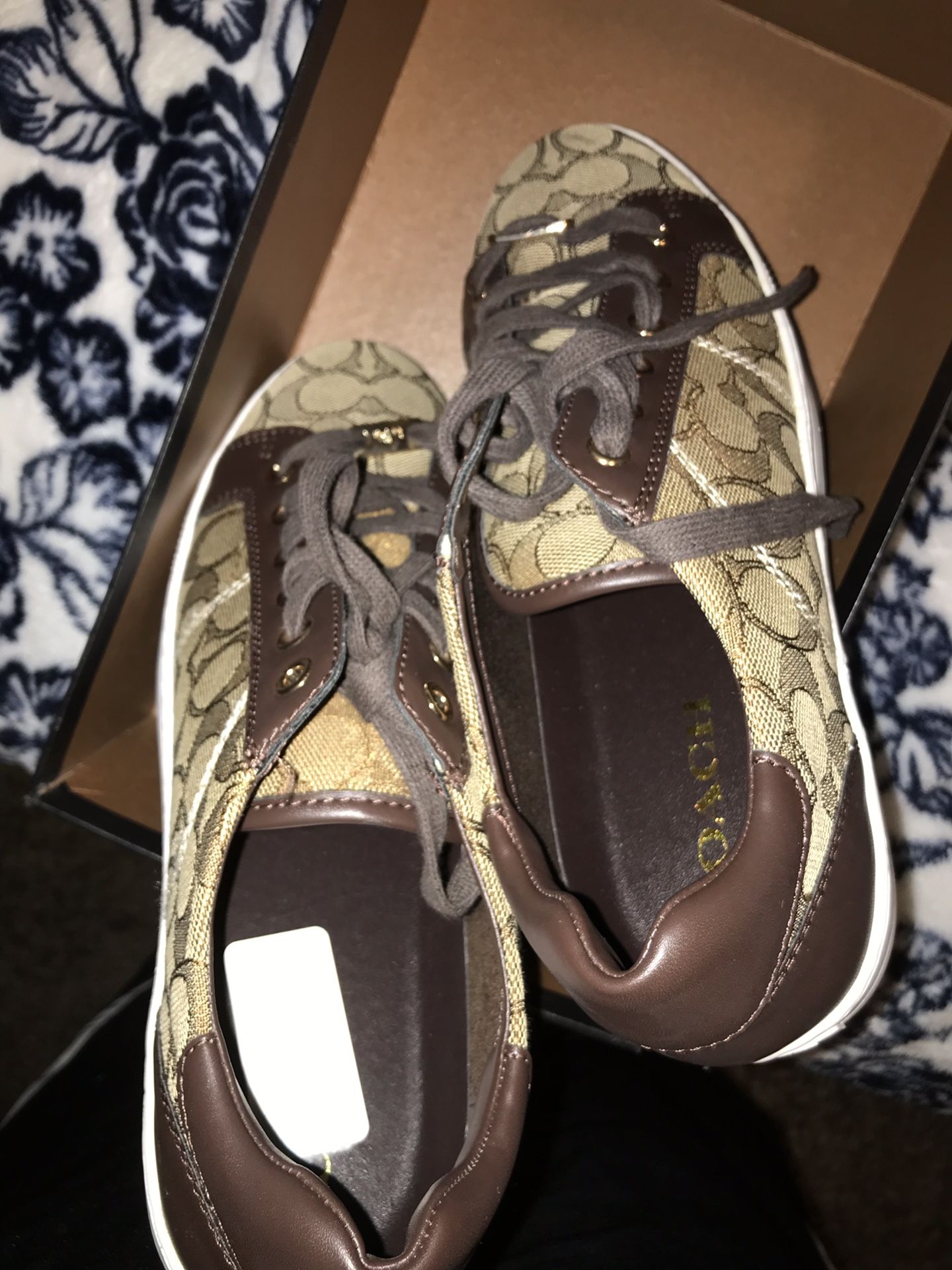 Woman coach shoes size 10 new