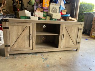 Media center/cabinet