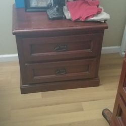 Dresser/night stands/bed