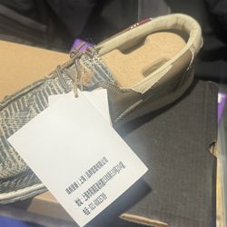 Size 7 Women’s Hey Dudes