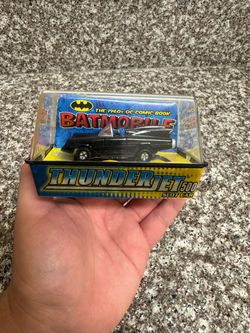 2002 NEW Johnny Lightning Thunder Jet 500 Slot Car 1960's Batmobile Batman HO & 2019 hot wheels Batmobile