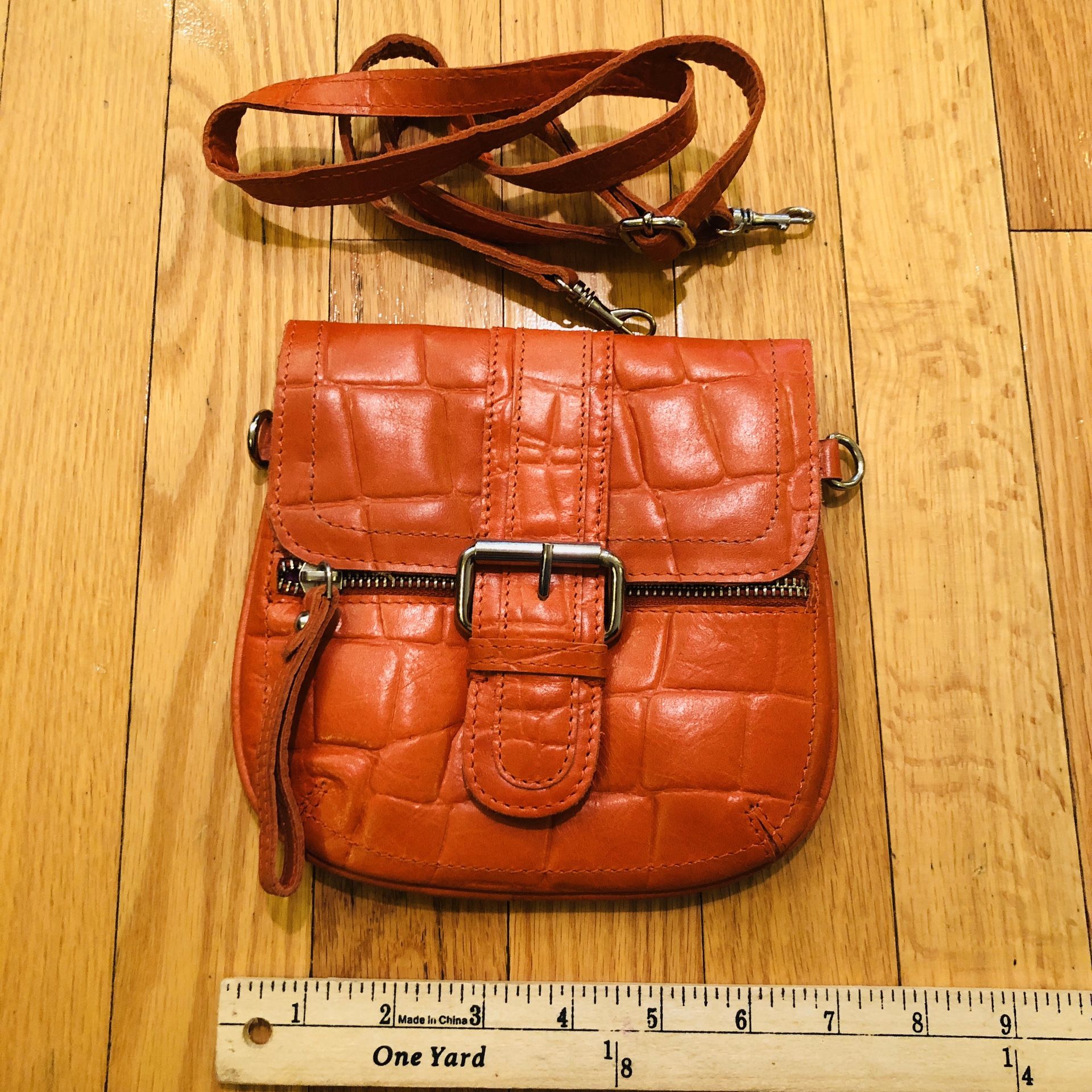 Tano leather Crossbody