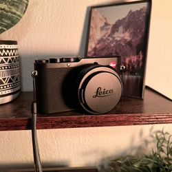 Leica D-Lux 8 Compact Digital Camera